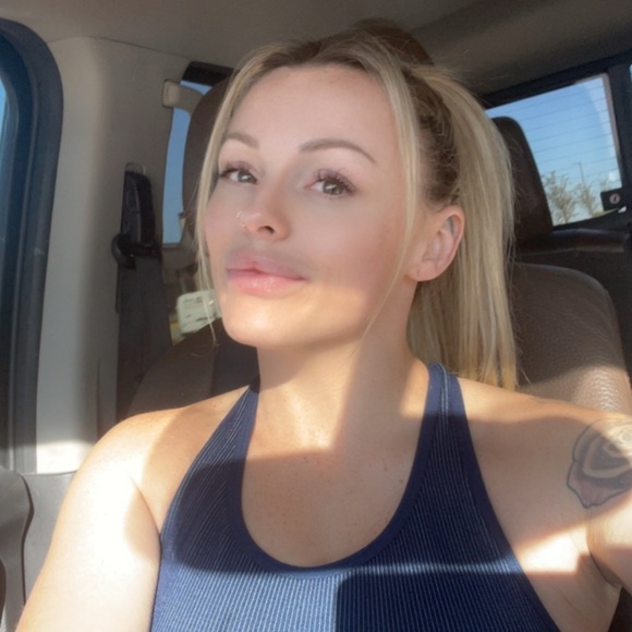 Meet your Posher, Makenzie - Picture 4 of 5